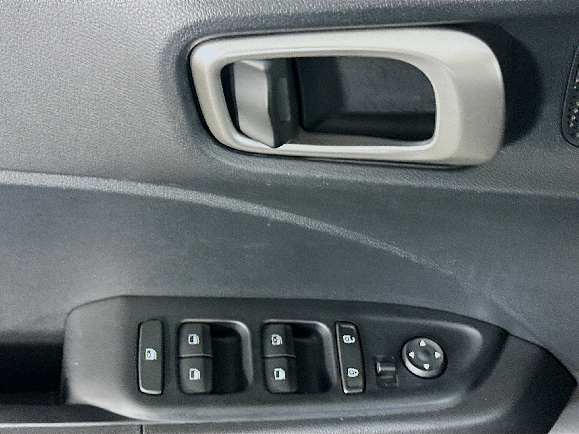 Used 2024 Hyundai Venue SEL image 15
