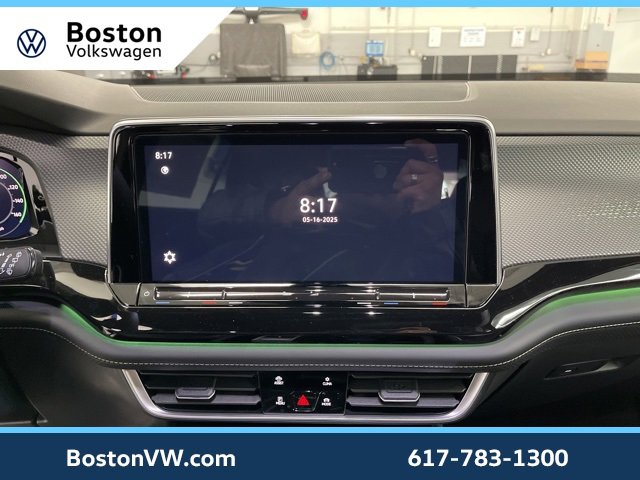 New 2025 Volkswagen Atlas Cross Sport SEL Premium R-Line image 15