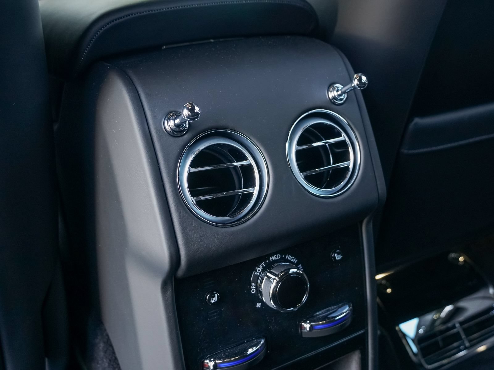 New 2027 Rolls-Royce Cullinan AWD/4WD image 26