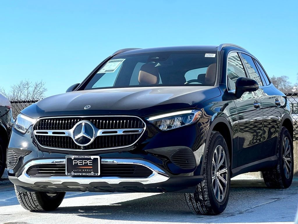Certified 2025 Mercedes-Benz GLC 300 4MATIC image 4