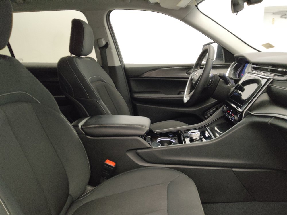 Used 2023 Jeep Grand Cherokee L Laredo w/ Luxury Tech Group I RWD image 21