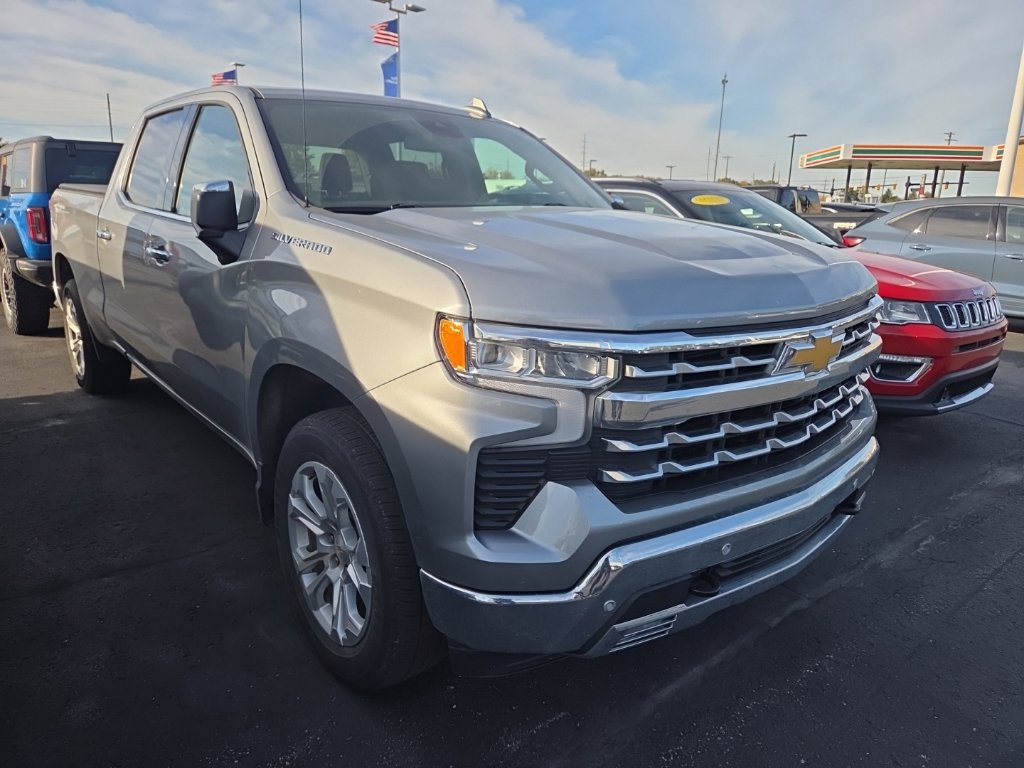 Used 2023 Chevrolet Silverado 1500 LTZ AWD/4WD image 3