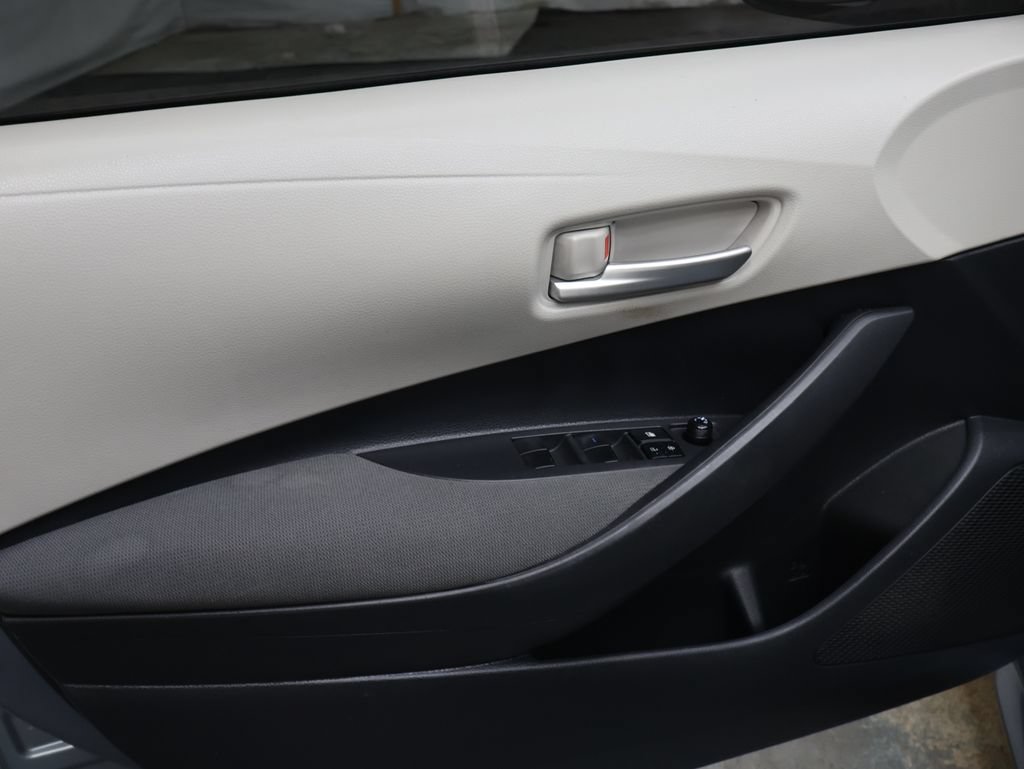 Used 2020 Toyota Corolla LE FWD image 15
