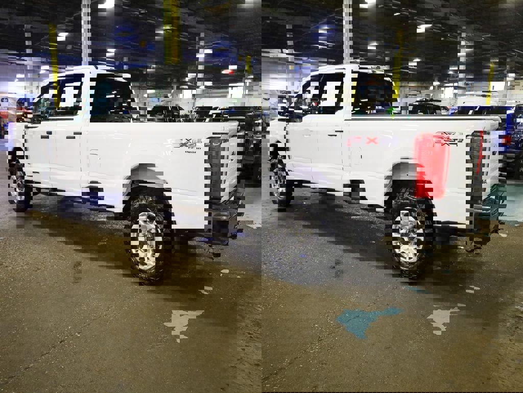 Used 2024 Ford F350 XLT w/ FX4 Off-Road Package image 4