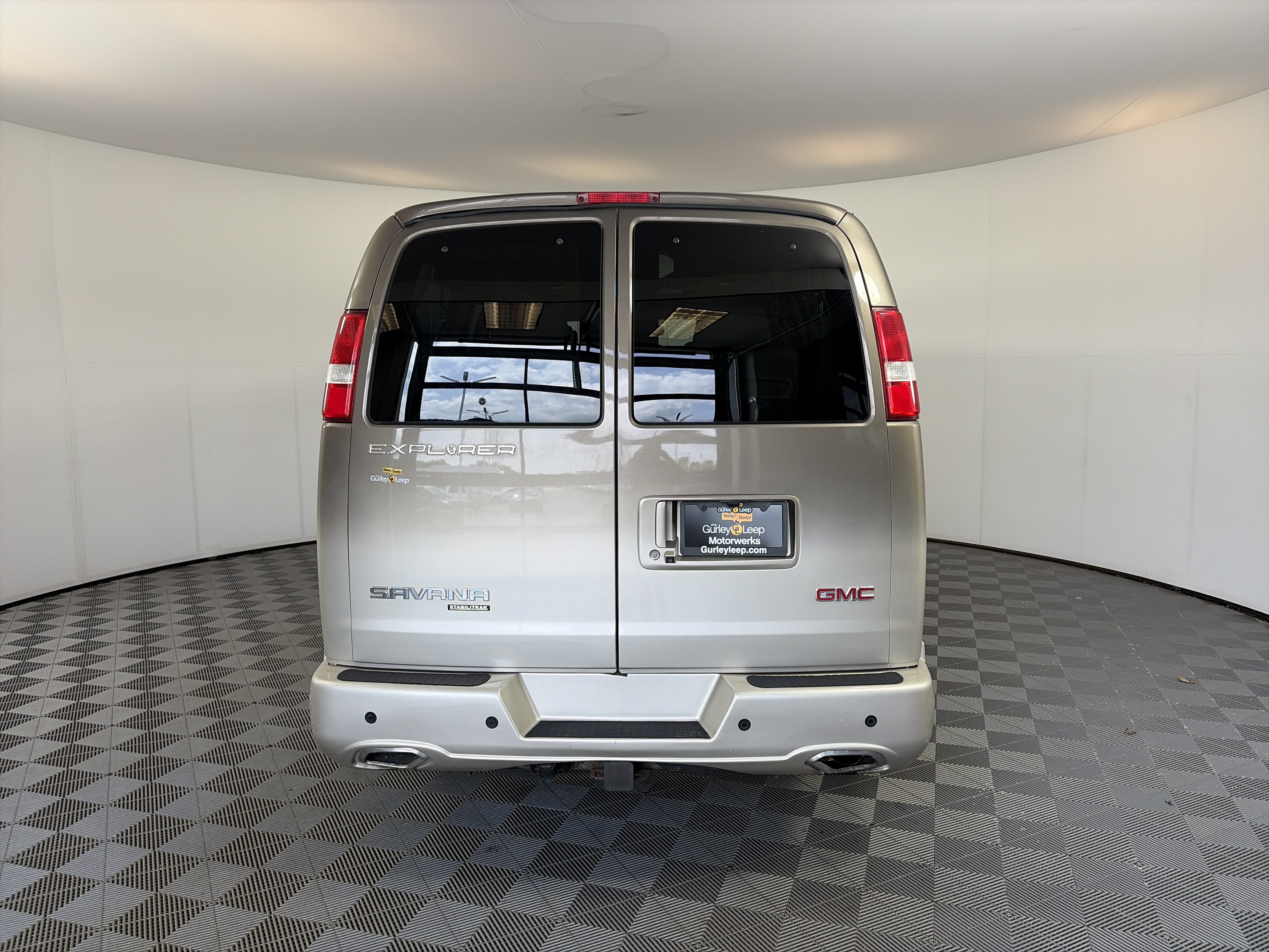 Used 2016 GMC Savana 2500 RWD image 9