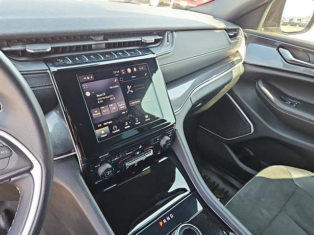 Used 2022 Jeep Grand Cherokee Altitude image 19