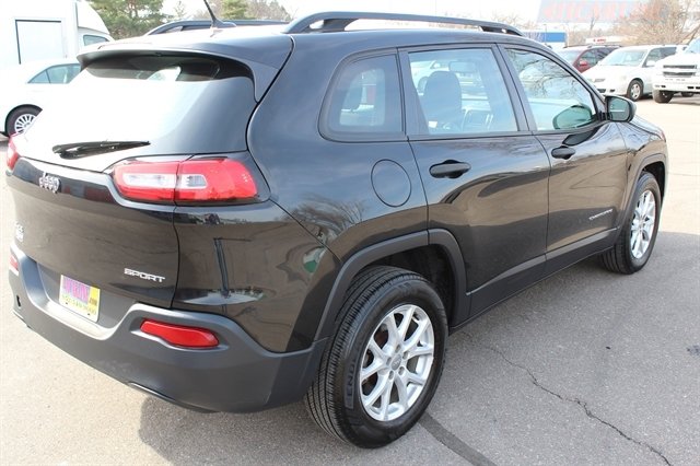 Used 2016 Jeep Cherokee Sport w/ Cold Weather Group AWD/4WD image 37