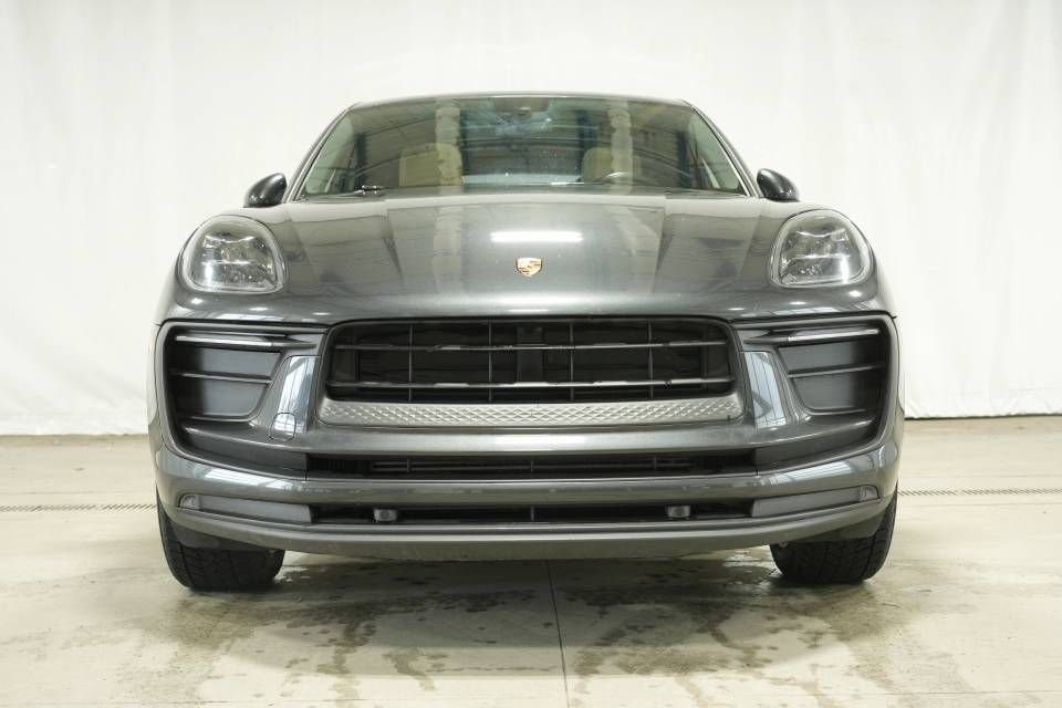 Certified 2022 Porsche Macan image 11