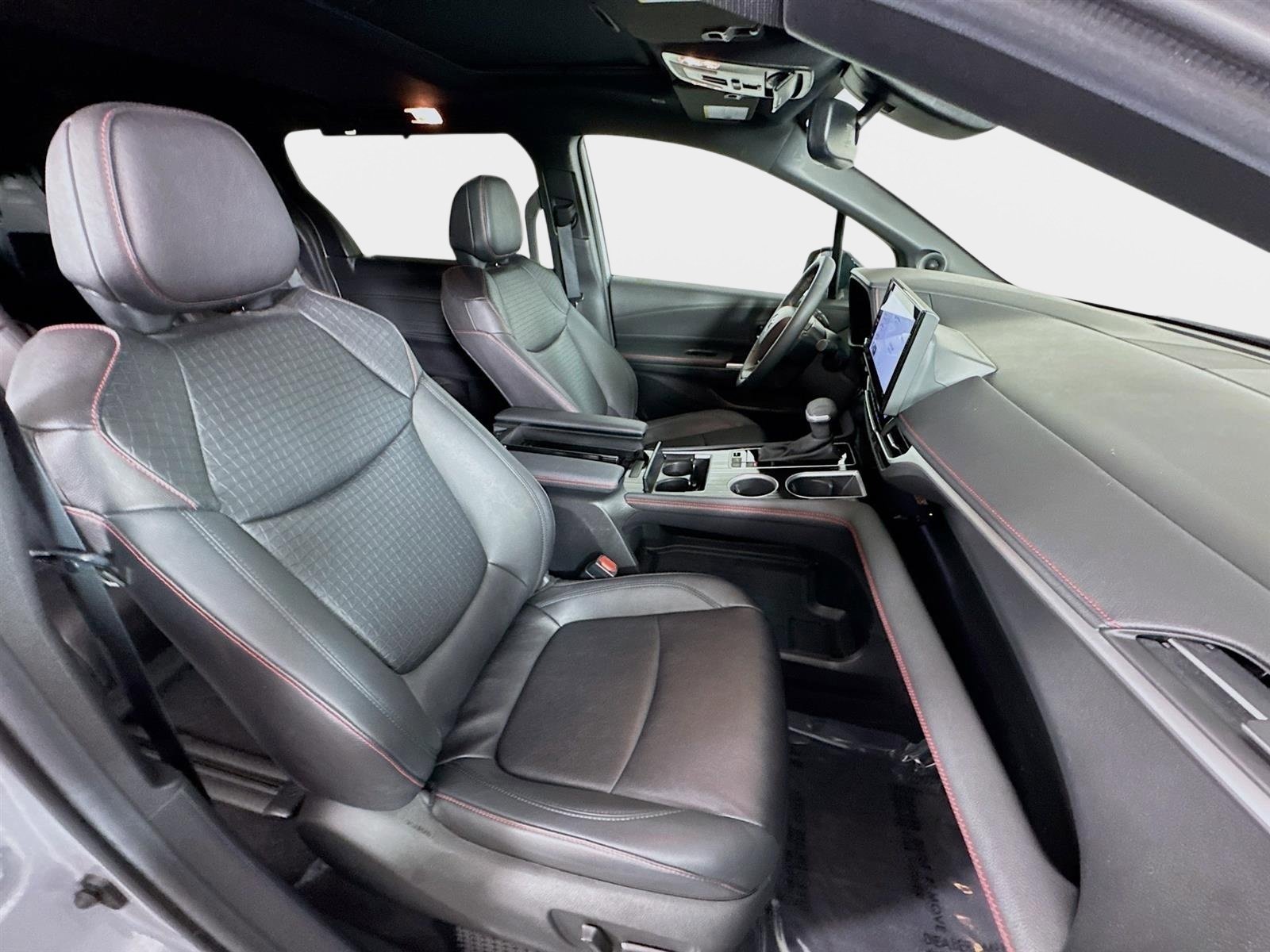 Used 2025 Toyota Sienna XSE w/ XSE Plus Package image 29