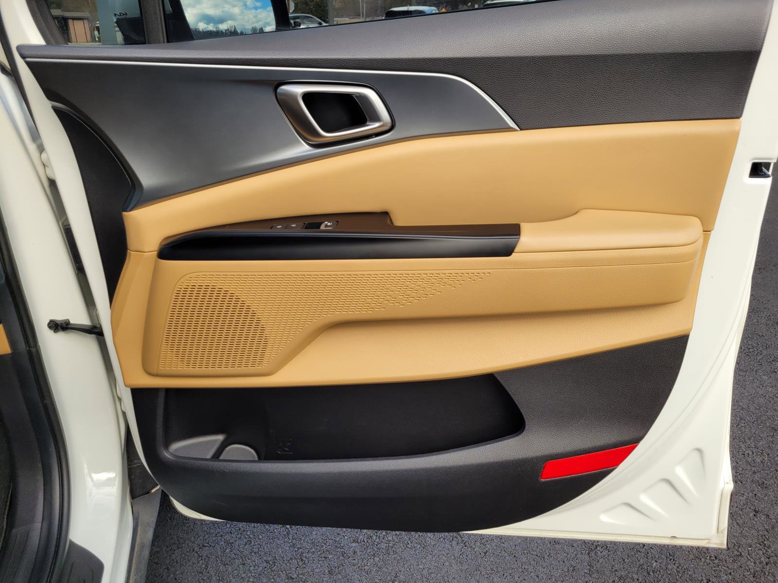 Used 2024 Kia Carnival LX image 22