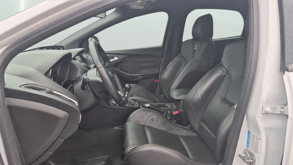 Used 2016 Ford Focus ST w/ Equipment Group 402A FWD image 11