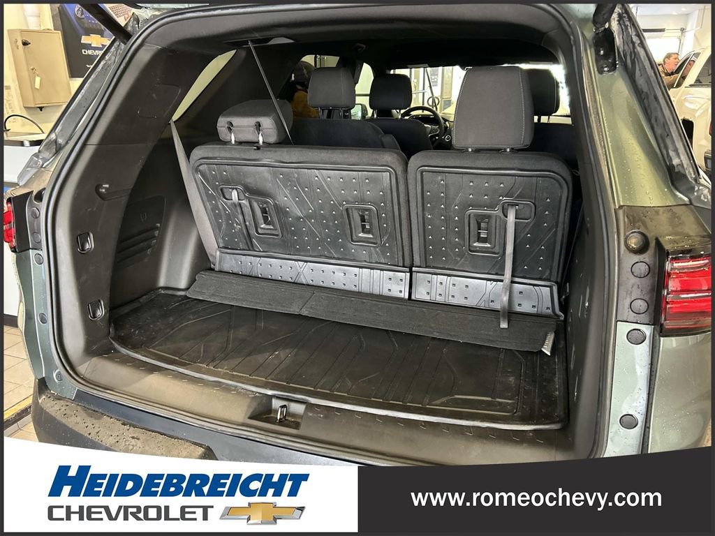 Used 2023 Chevrolet Traverse LT image 9