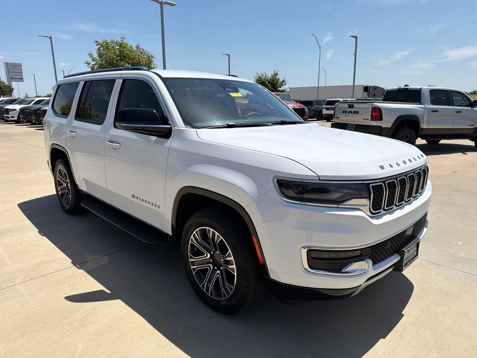 Used 2024 Jeep Wagoneer Series II w/ Flexible Seating Group RWD image 7