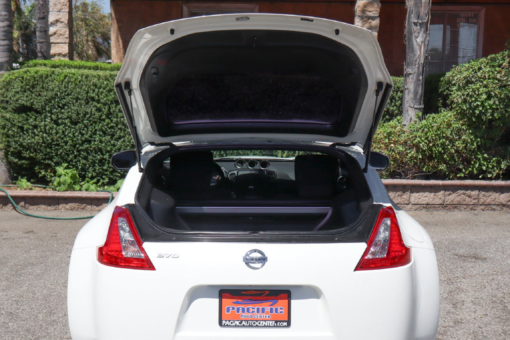 Used 2017 Nissan 370Z Coupe RWD image 8