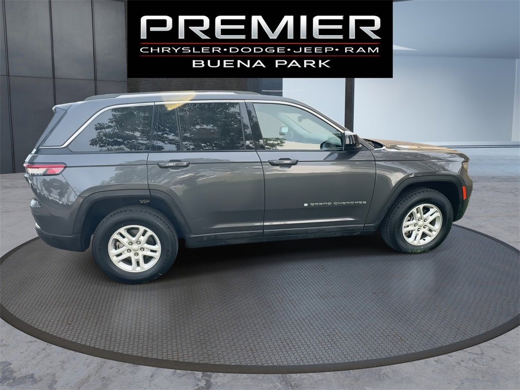 Certified 2024 Jeep Grand Cherokee Laredo image 8