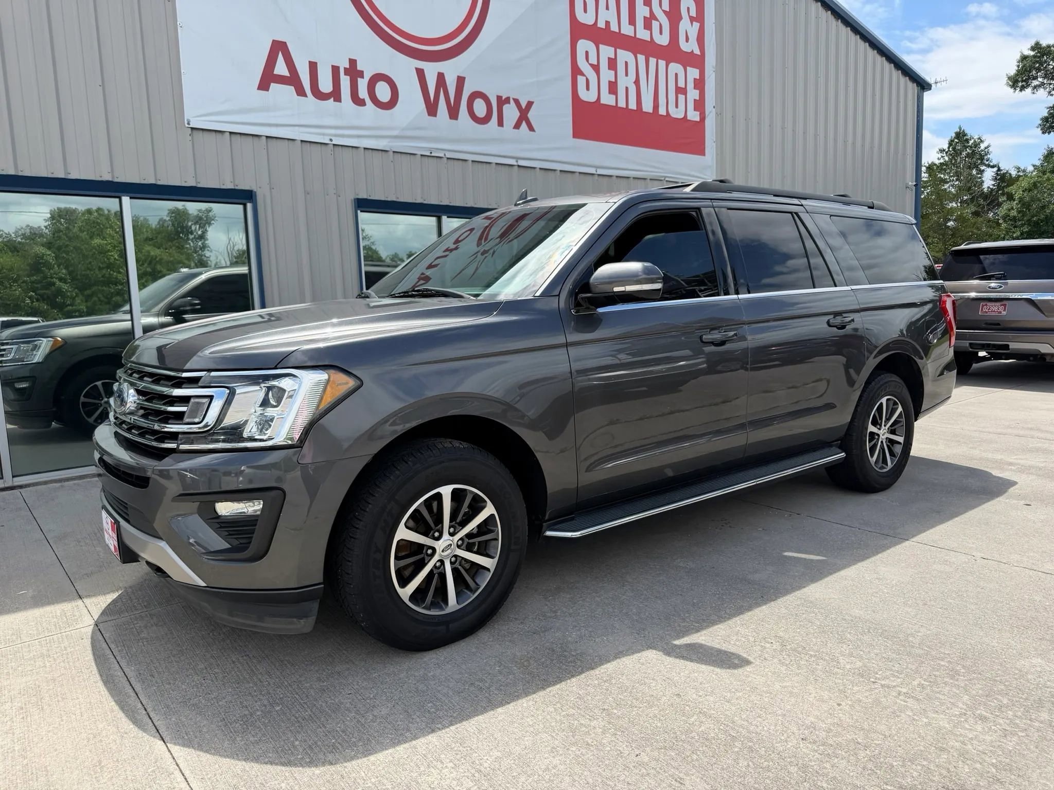 Used 2018 Ford Expedition Max XLT w/ Equipment Group 202A AWD/4WD image 4