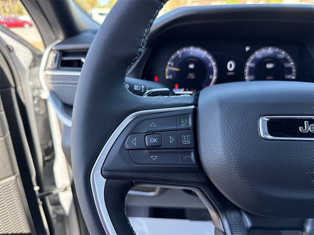 New 2025 Jeep Grand Cherokee Laredo X image 13