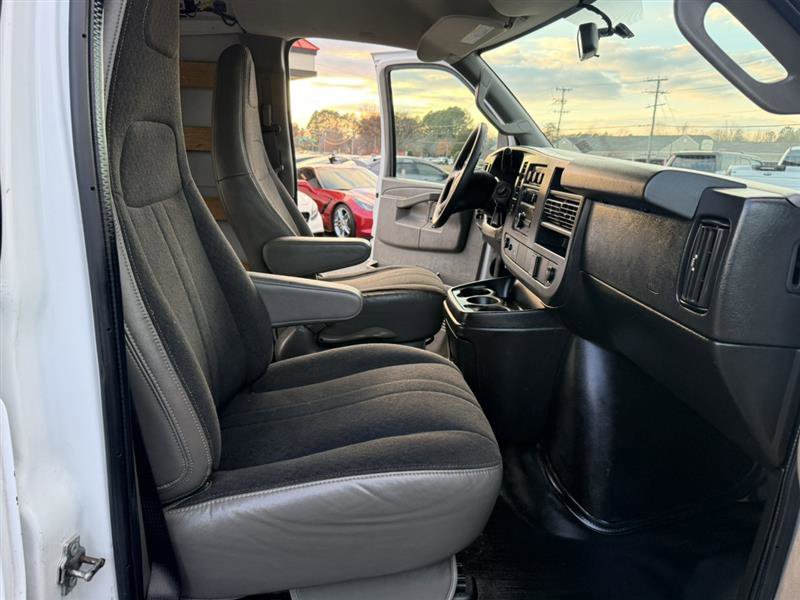 Used 2019 GMC Savana 2500 2500 w/ Driver Convenience Package image 11