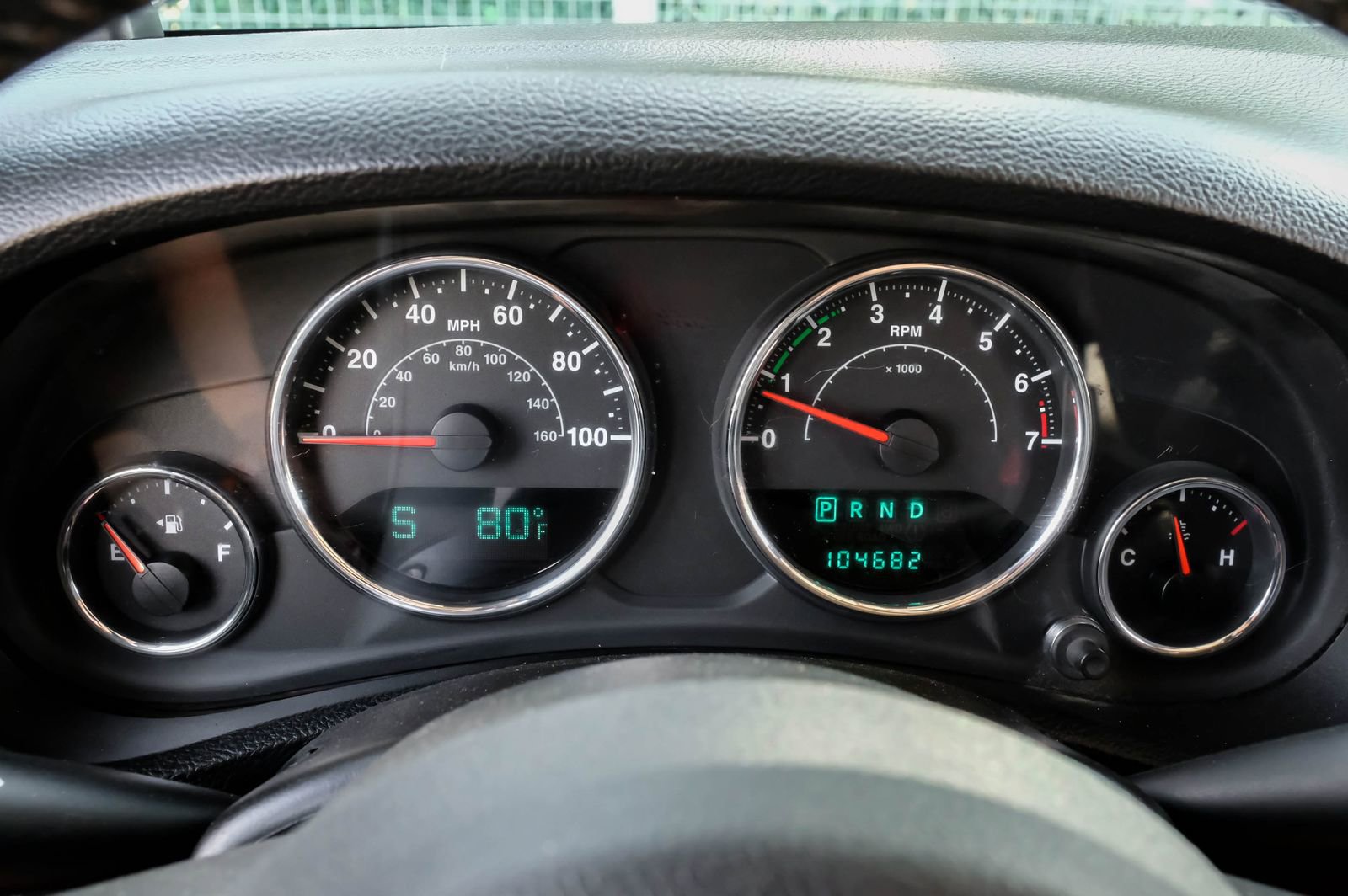 Used 2013 Jeep Wrangler Unlimited Rubicon w/ Connectivity Group AWD/4WD image 17