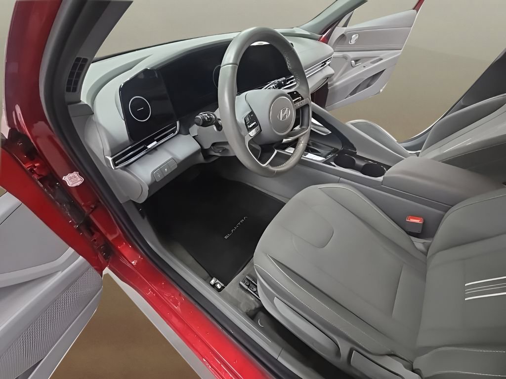 Used 2025 Hyundai Elantra SEL FWD image 13