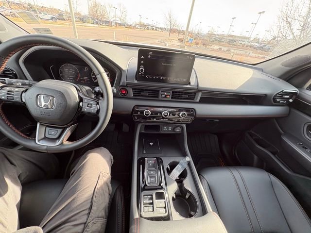 Used 2025 Honda Pilot TrailSport image 21