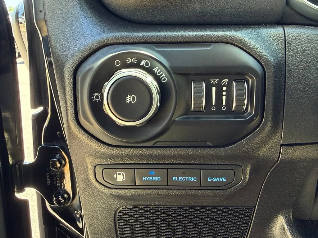 Used 2021 Jeep Wrangler Unlimited Sahara AWD/4WD image 29