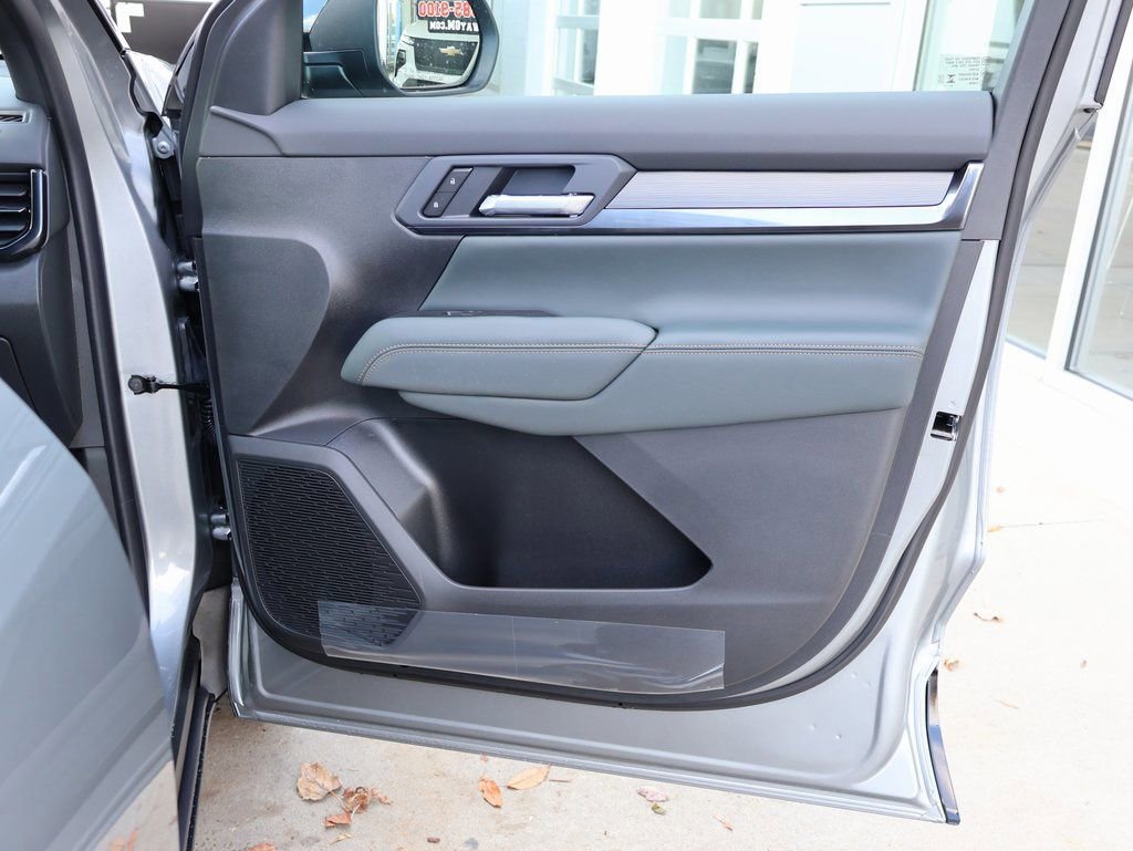 New 2026 GMC Terrain AT4 w/ LPO, Black Badging Package image 33