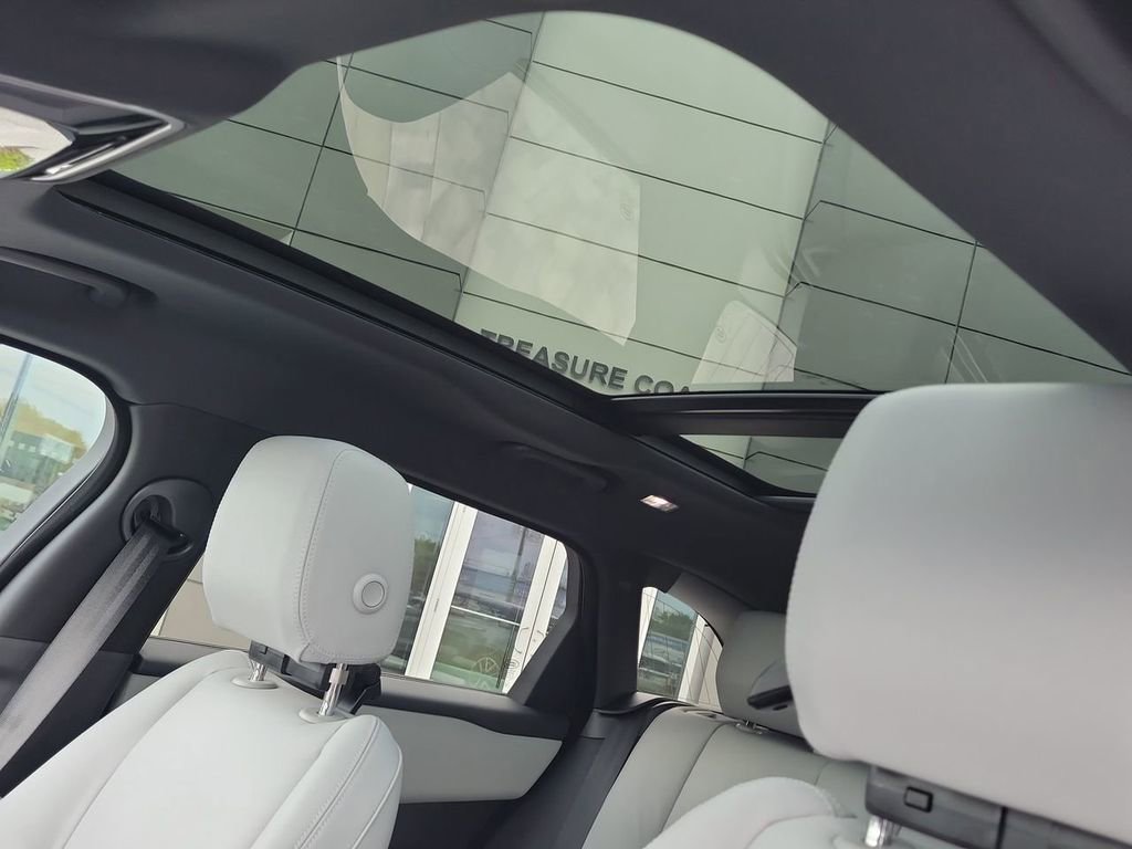 New 2026 Land Rover Range Rover Velar Dynamic SE AWD/4WD image 28