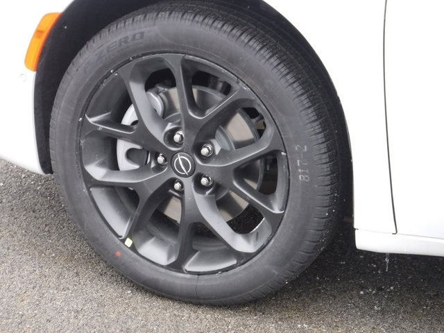 New 2026 Chrysler Pacifica Limited image 4