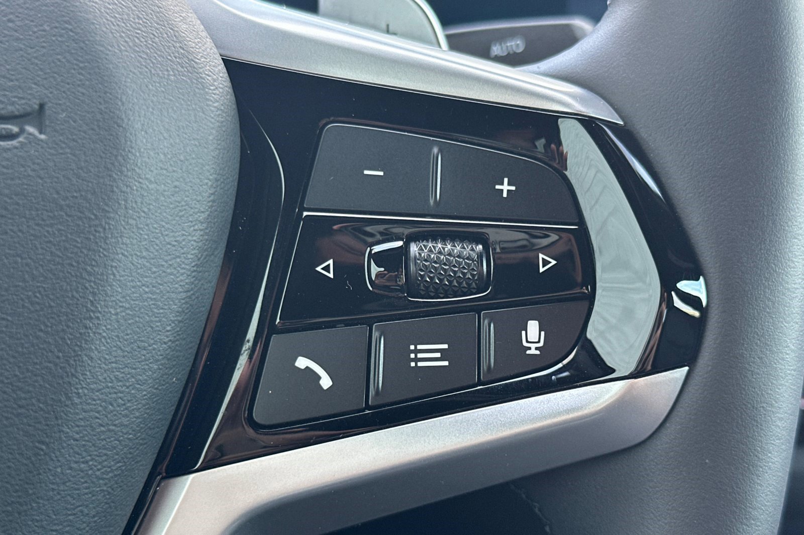 Used 2025 BMW 330i Sedan w/ Convenience Package image 31