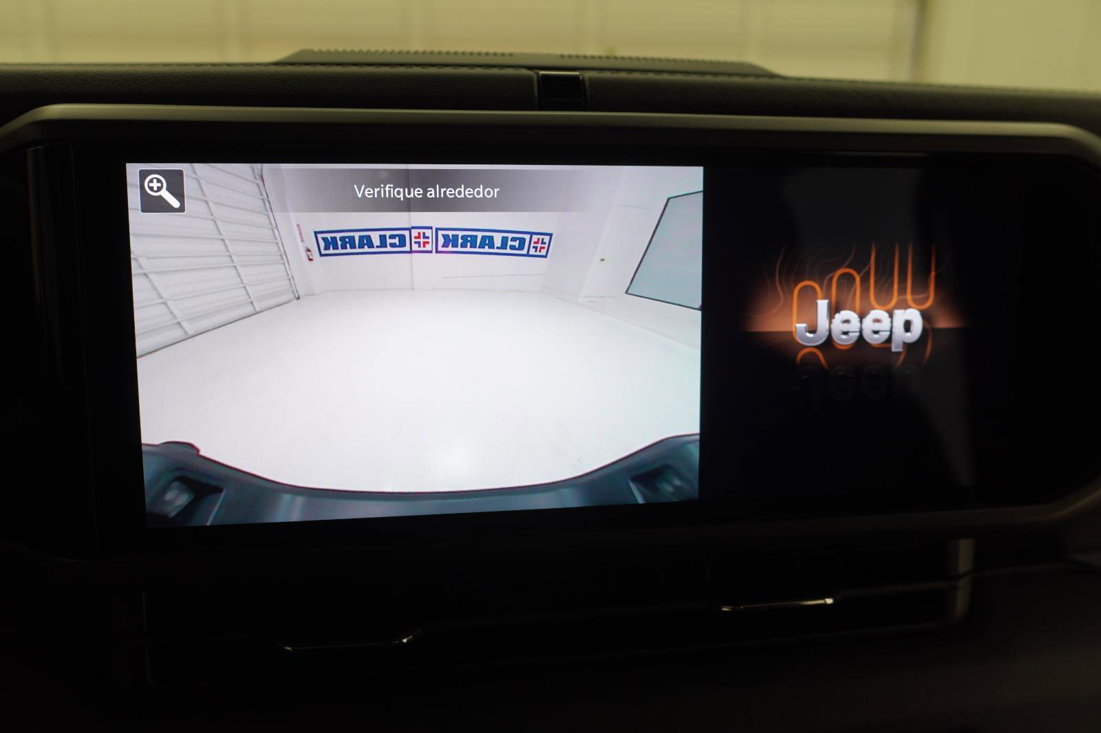 Used 2024 Jeep Gladiator Sport AWD/4WD image 18