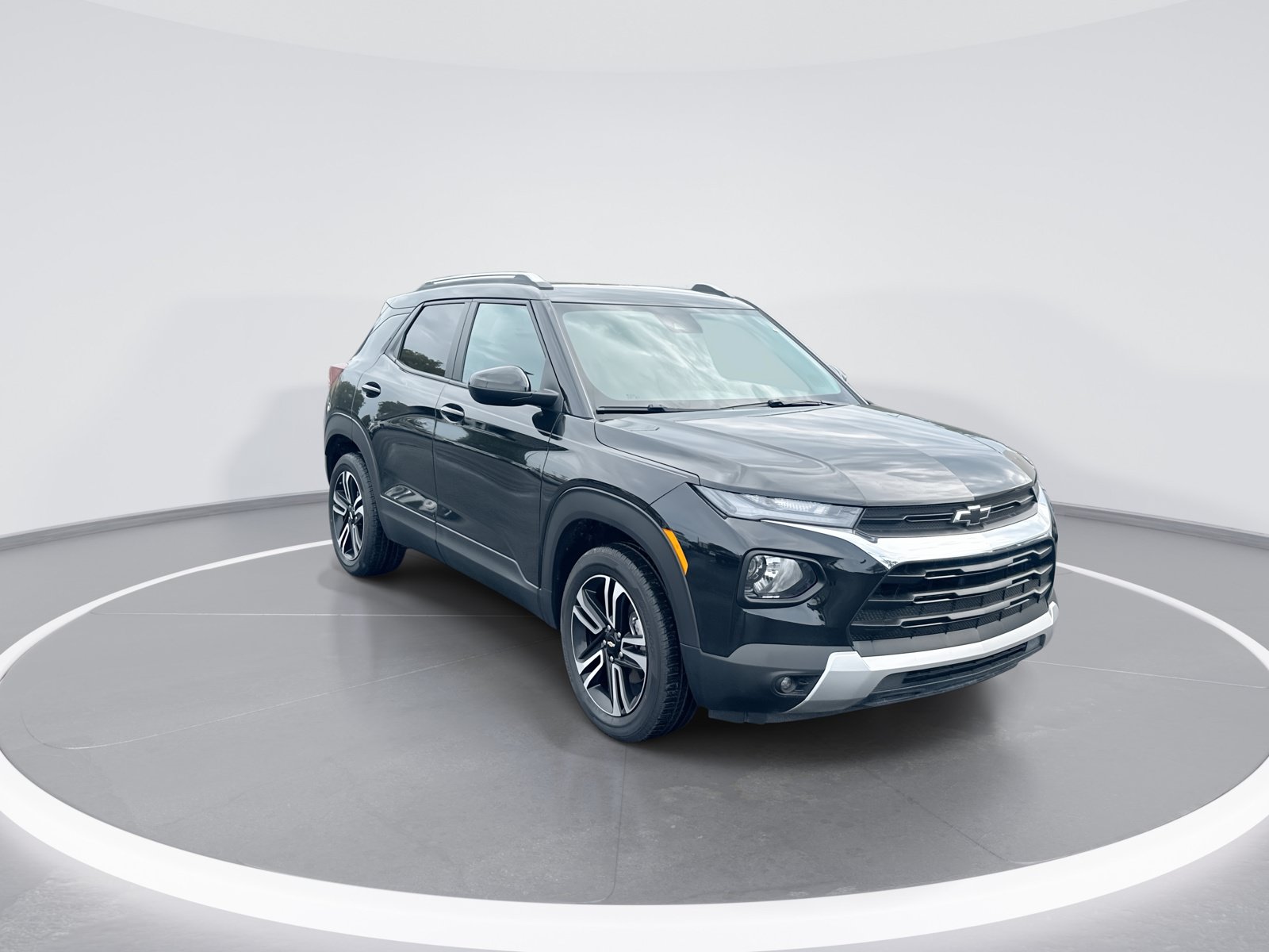 Used 2023 Chevrolet TrailBlazer LT w/ Convenience Package AWD/4WD image 2