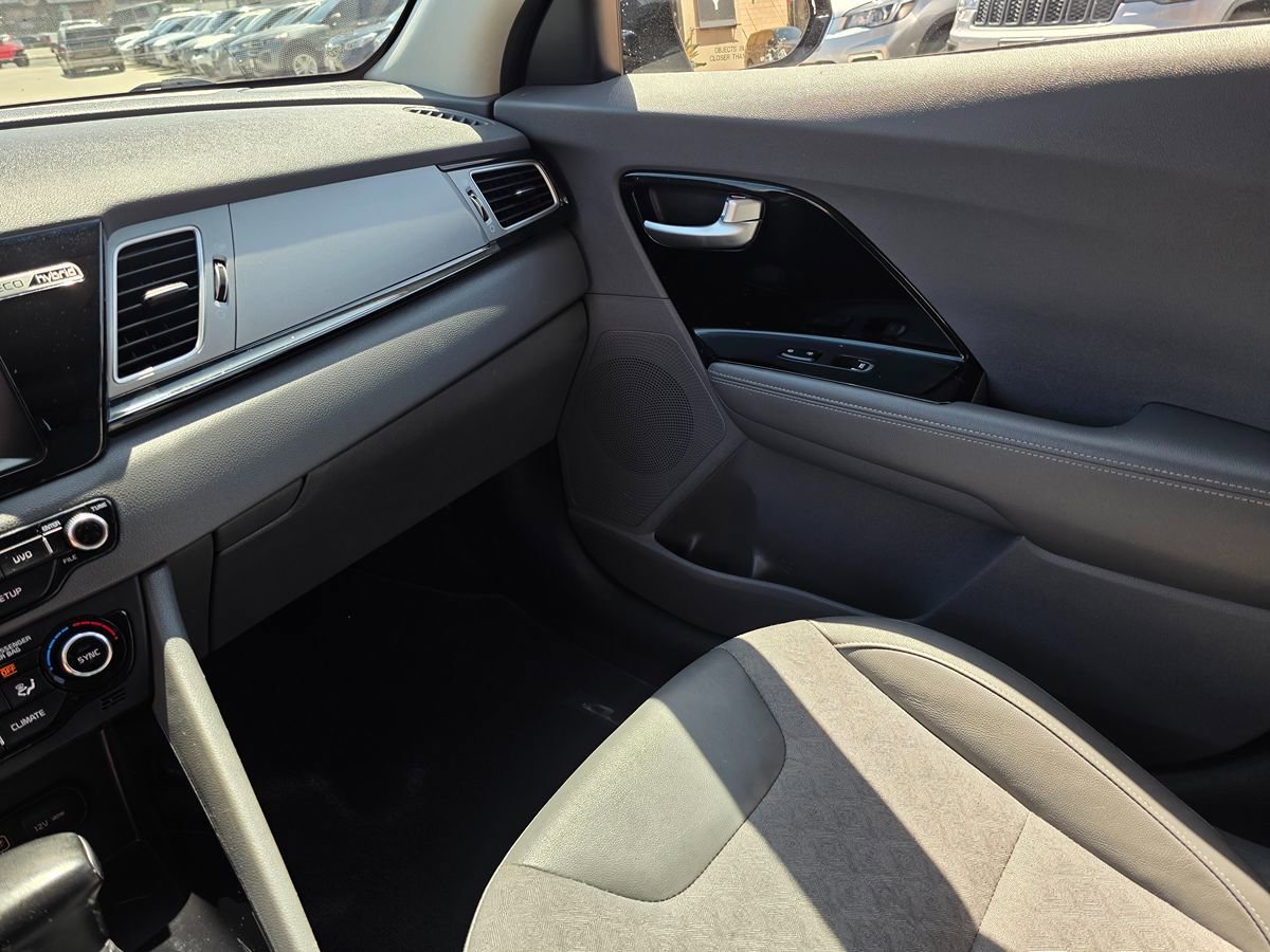 Used 2018 Kia Niro EX FWD image 39
