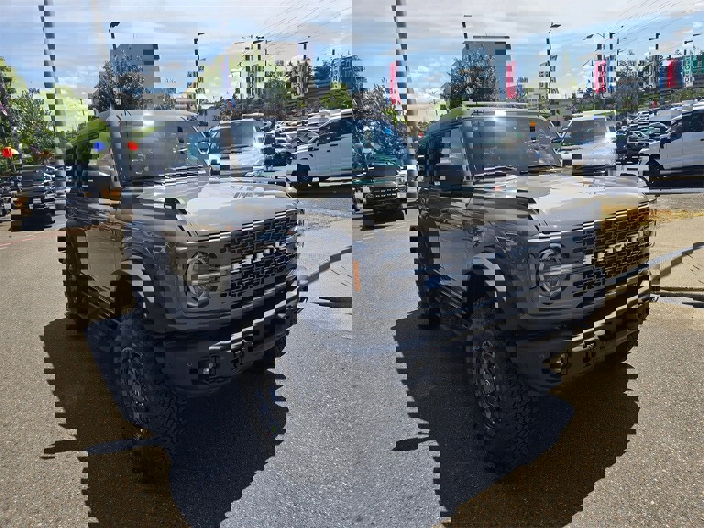 New 2025 Ford Bronco Badlands image 3