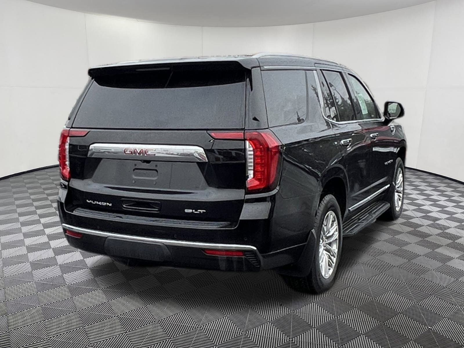 Used 2024 GMC Yukon SLT w/ SLT Luxury Package image 6