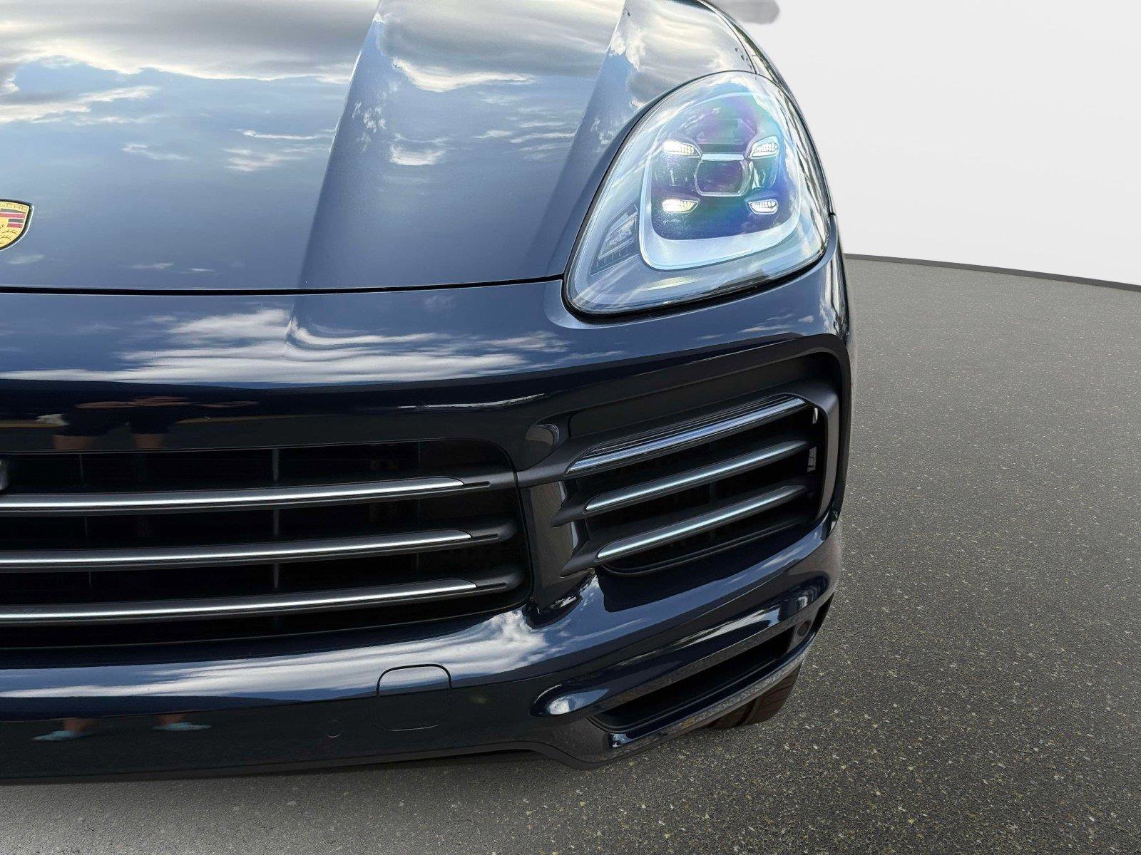 Used 2022 Porsche Cayenne w/ Premium Package image 10