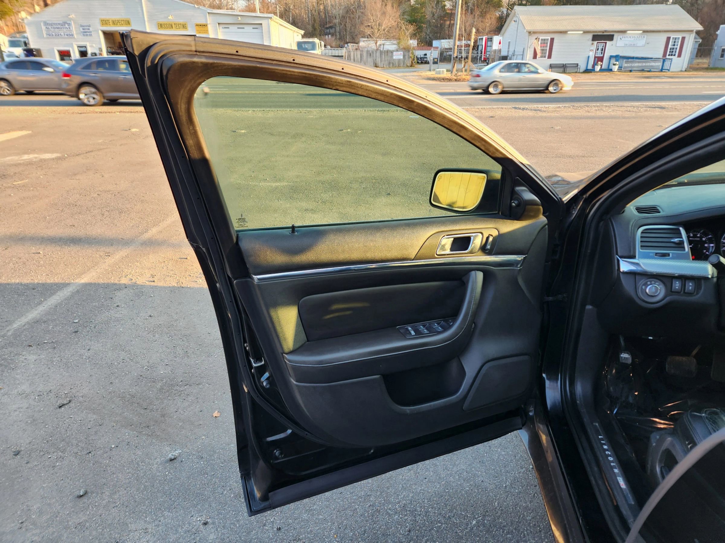 Used 2012 Lincoln MKS AWD image 24