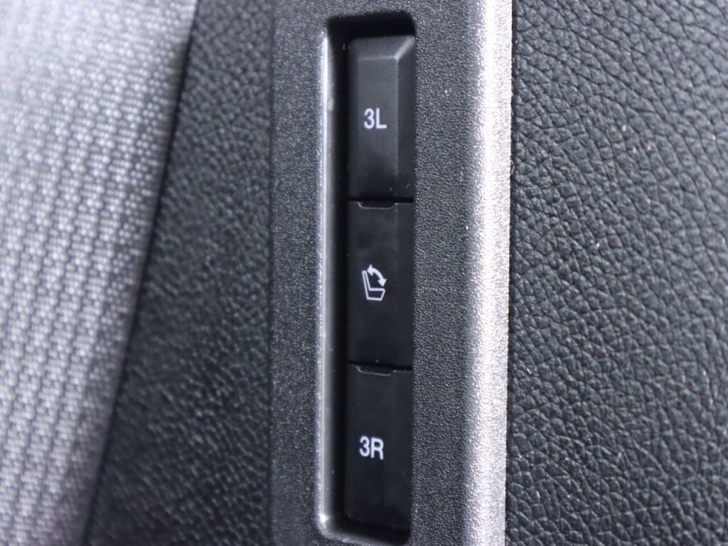 Used 2016 Lincoln Navigator Select RWD image 38