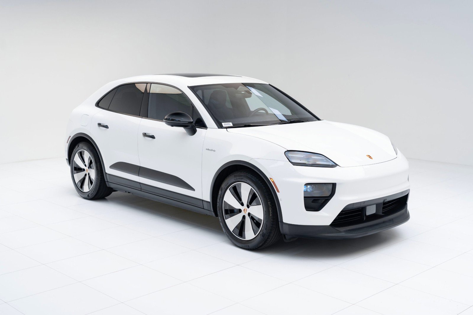 Certified 2024 Porsche Macan 4 Electric image 7