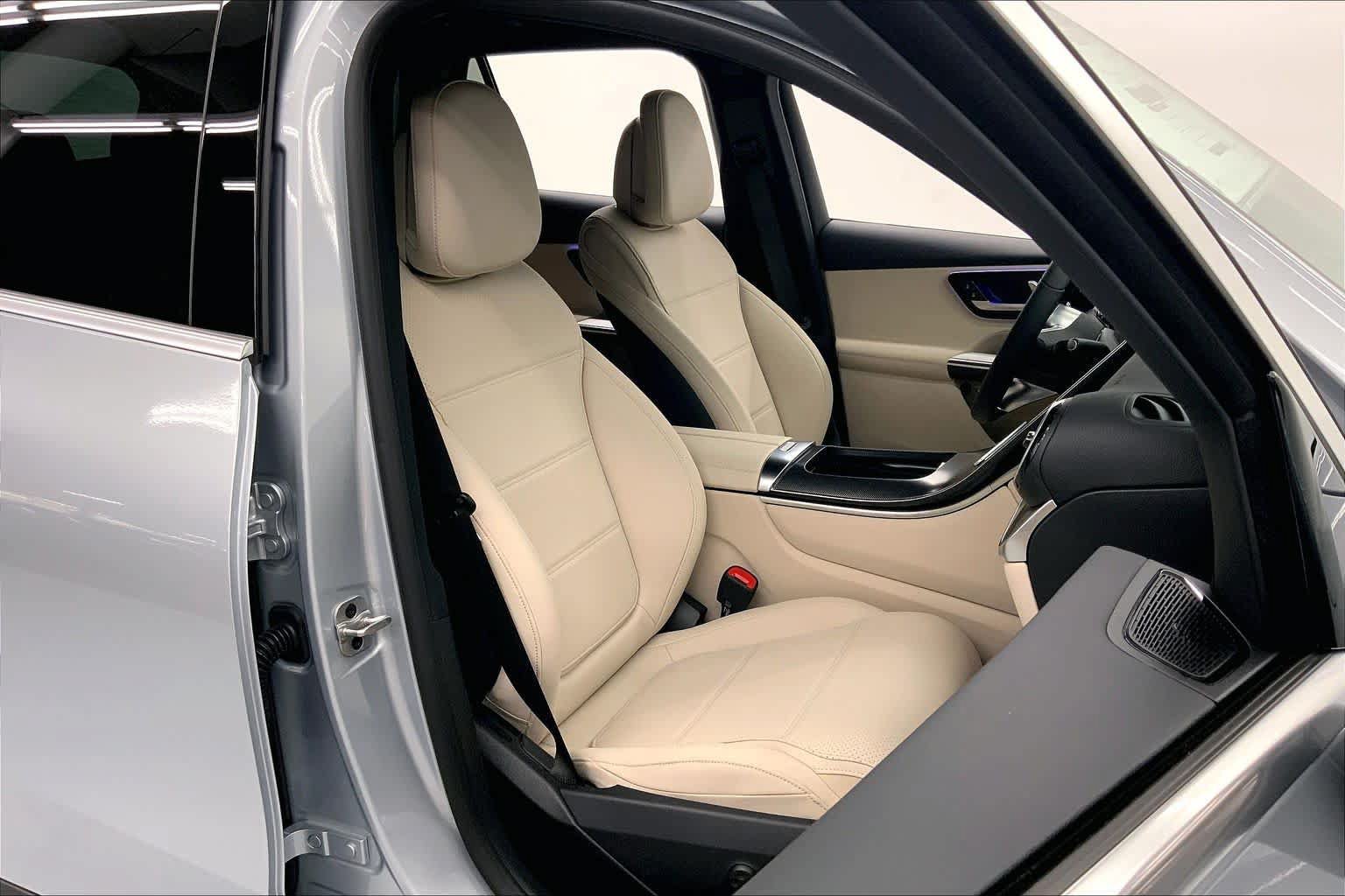 Used 2026 Mercedes-Benz GLC 300 image 2