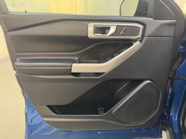 Used 2022 Ford Explorer XLT w/ Equipment Group 202A AWD/4WD image 11