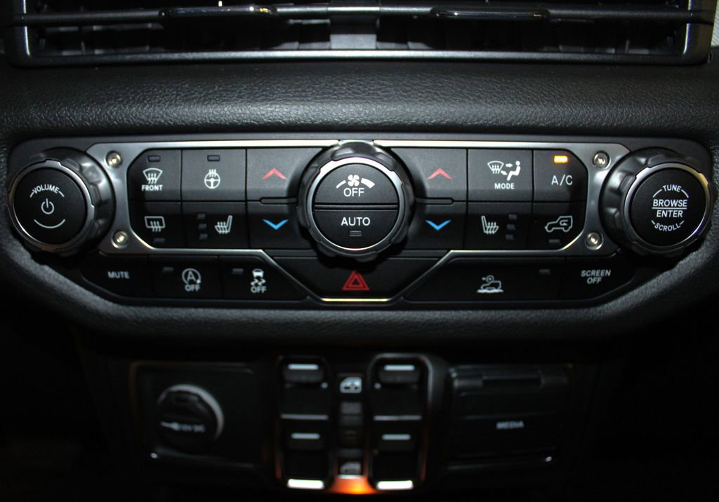 New 2025 Jeep Gladiator Sport image 23