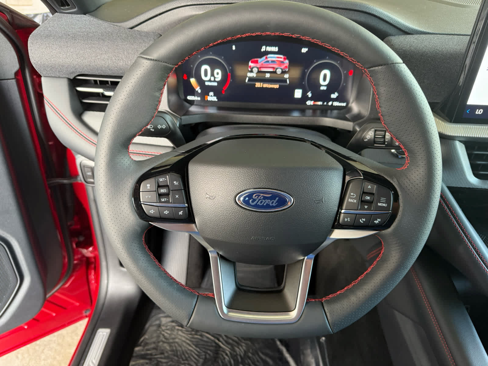 Used 2026 Ford Explorer ST-Line w/ ST-Line Street Pack AWD/4WD image 2