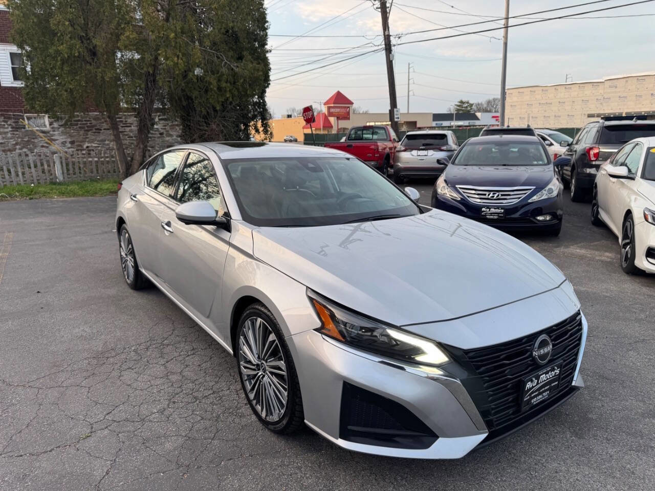 Used 2023 Nissan Altima 2.5 SL image 2