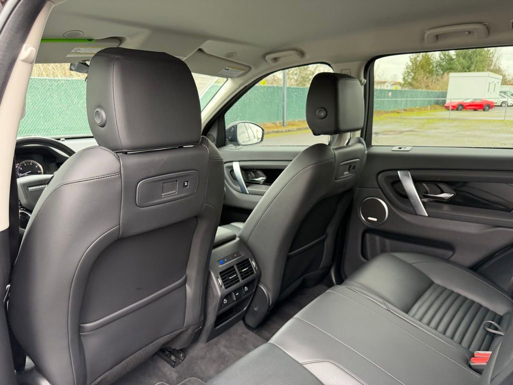Used 2023 Land Rover Discovery Sport SE image 32