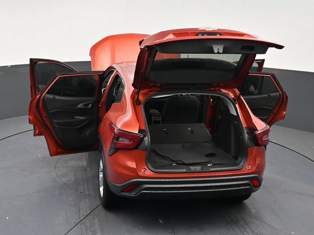 Used 2024 Chevrolet Trax LS w/ LS Convenience Package FWD image 32