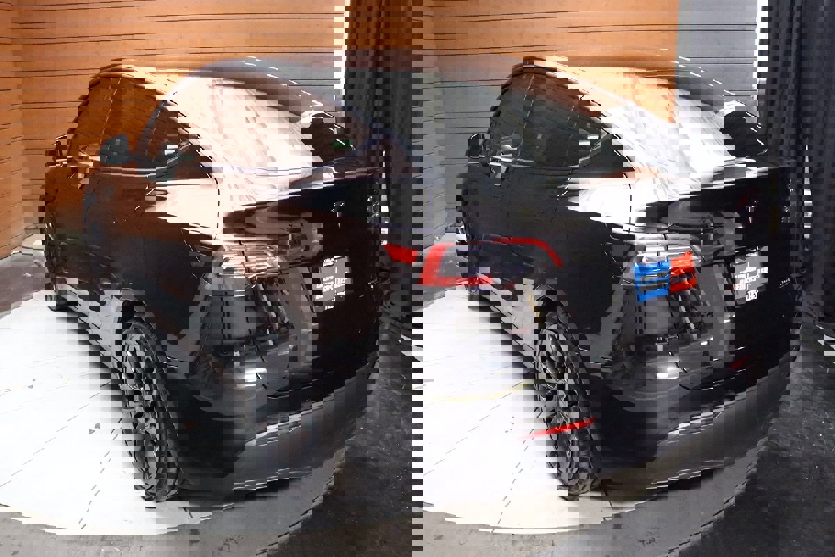 Used 2022 Tesla Model Y Performance image 23