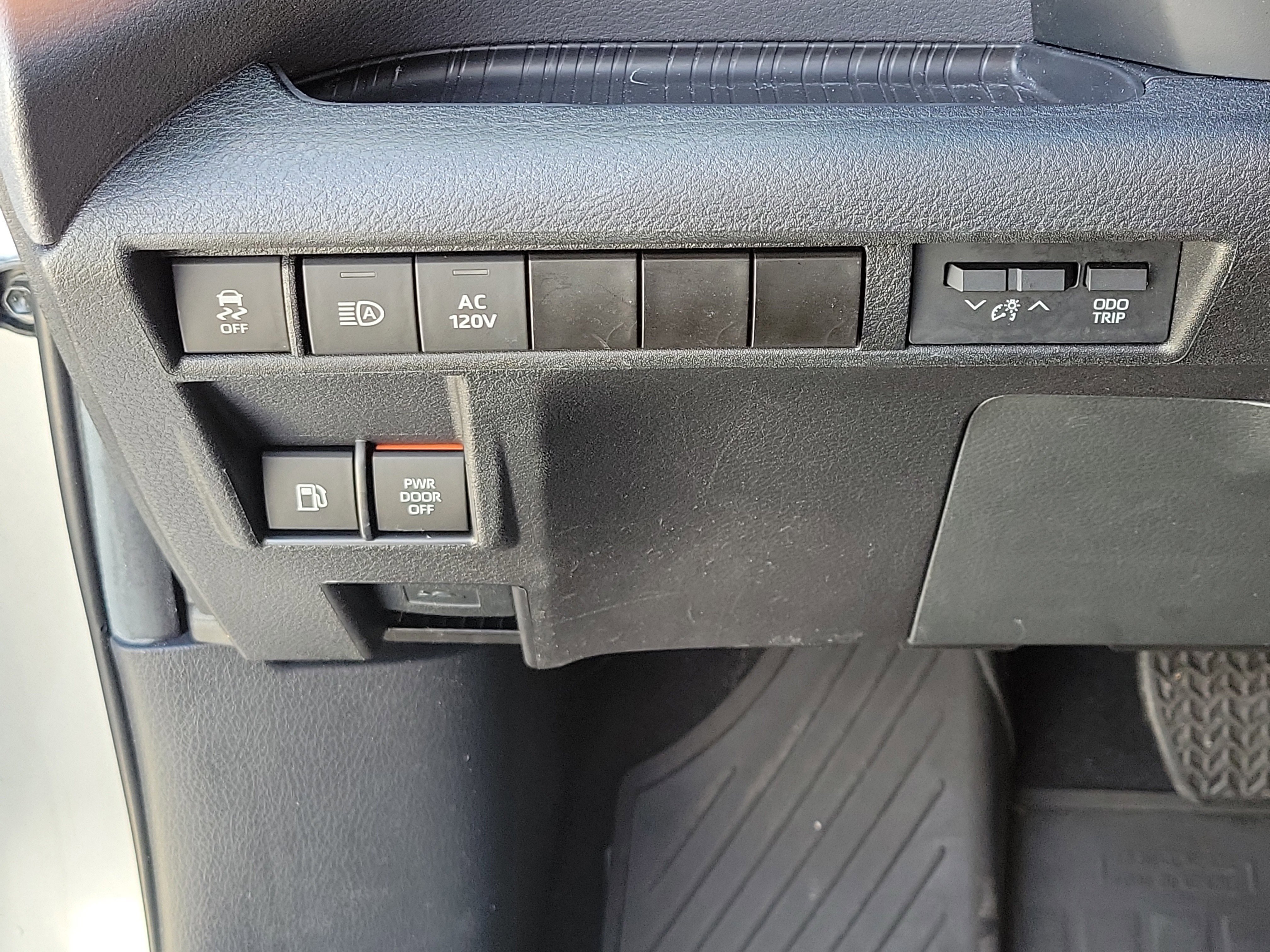 Used 2023 Toyota Sienna XSE w/ XSE Plus Package image 30