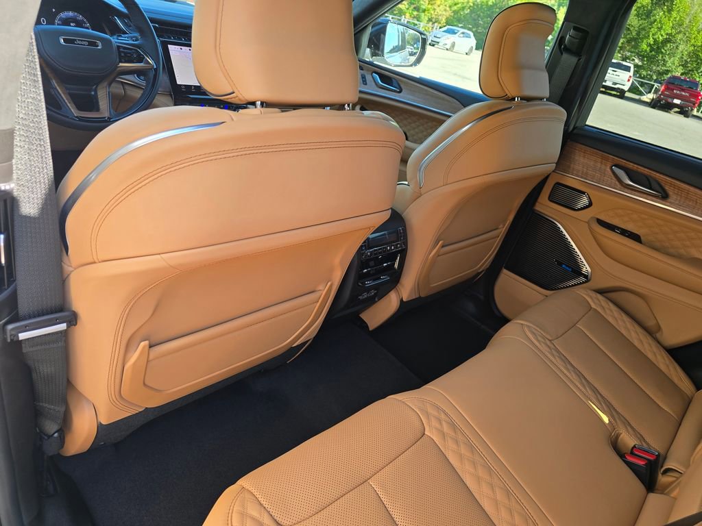 New 2025 Jeep Grand Cherokee Summit image 23