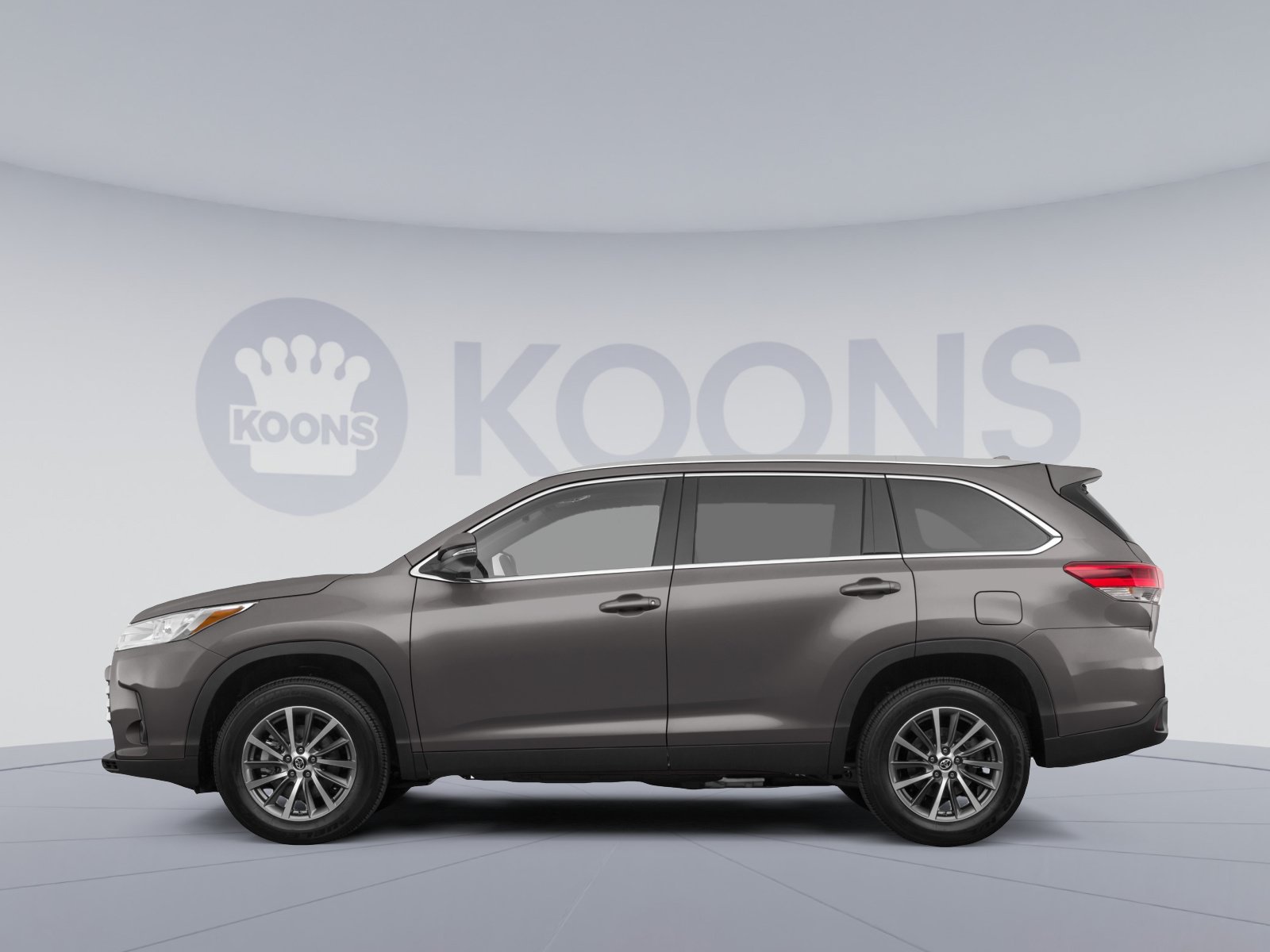 Used 2019 Toyota Highlander XLE AWD/4WD image 2